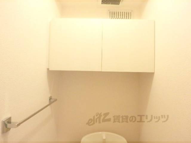 トイレ　トイレ上部収納