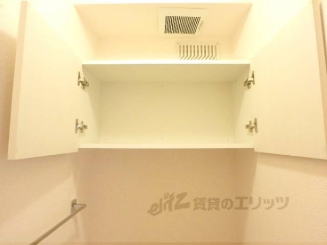 トイレ　トイレ上部収納