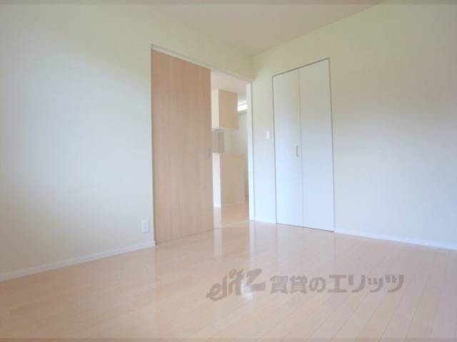 洋室　リビング横の洋室