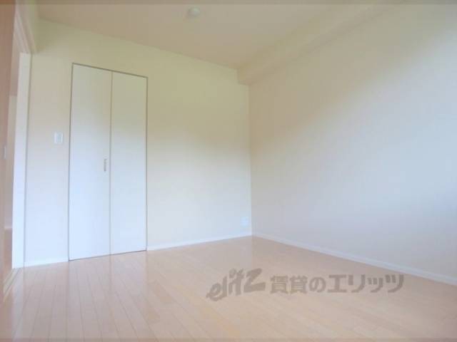 洋室　リビング横の洋室