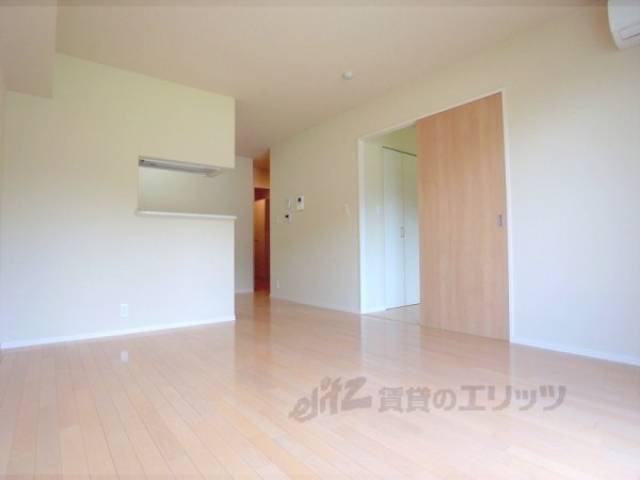 リビング　落ち着いた色合いのお部屋です