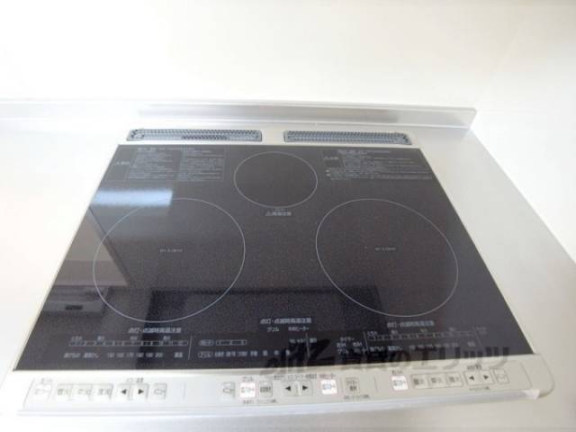 キッチン　ＩＨ２口、ラジエントヒーター１口