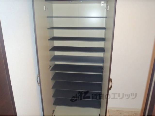 下駄箱　大きな下駄箱