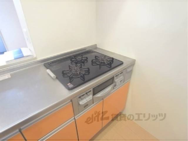 キッチン　ガスコンロ　3口