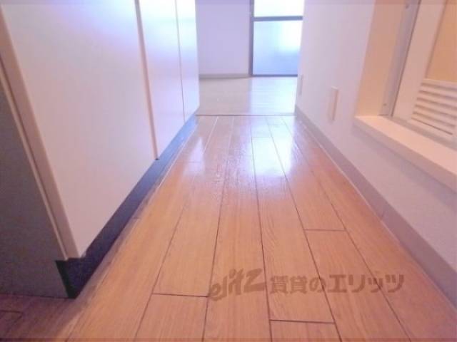 廊下　明るい廊下です。