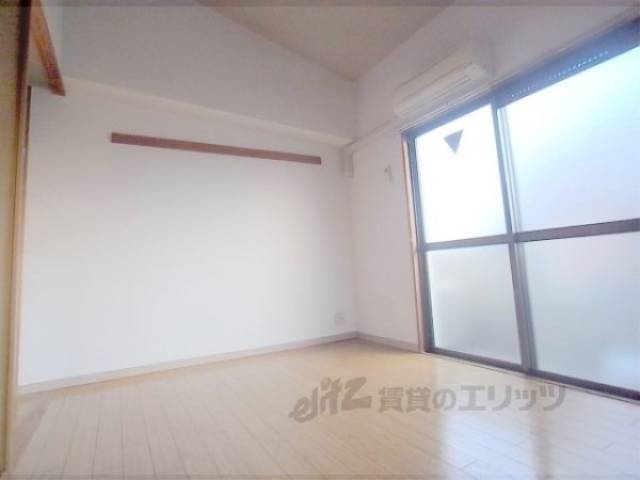 居室　一人暮らしには程よい広さです。