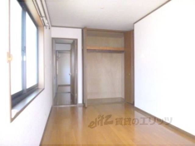 洋室　７．５帖