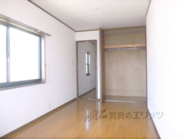 洋室　７．５帖