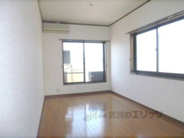 洋室　７．５帖