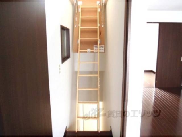 屋根裏部屋梯子
