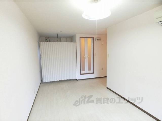 洋室　9.5帖の広い洋室です。