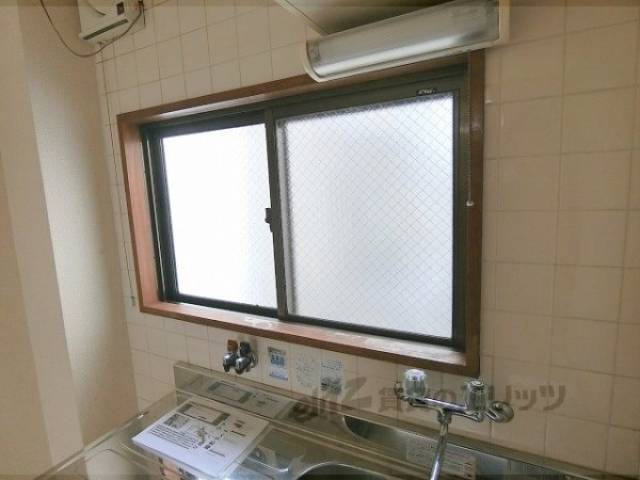 窓　キッチンスペース窓があります。