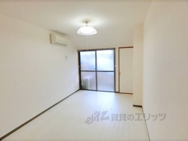 洋室　日当たりが良い部屋です。