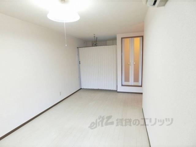 洋室　9.5帖の広い洋室です。