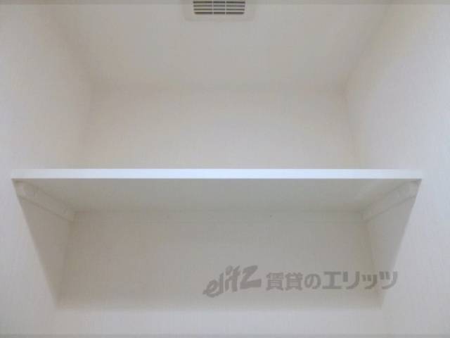 トイレ　吊り棚