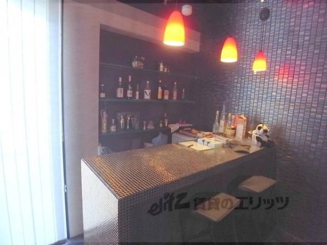 共用スペース　ちょっとしたバースペースもあります。