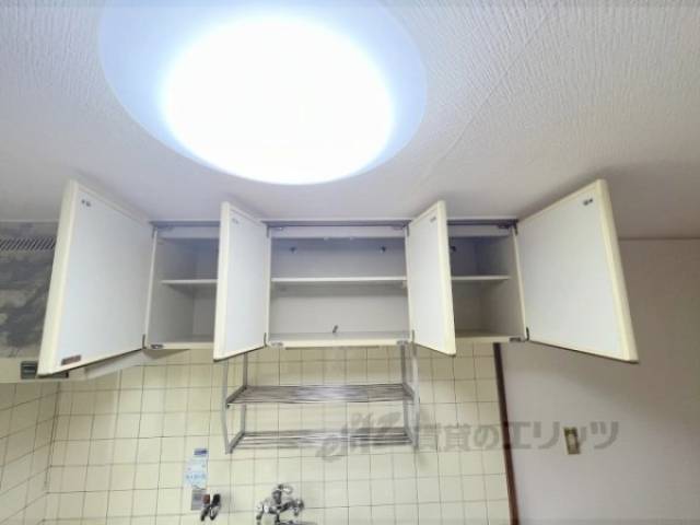 キッチン　上部収納