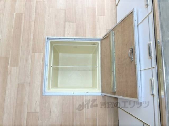 キッチン　床下収納