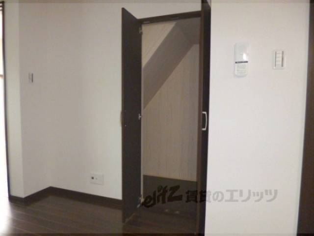 収納　1階階段下