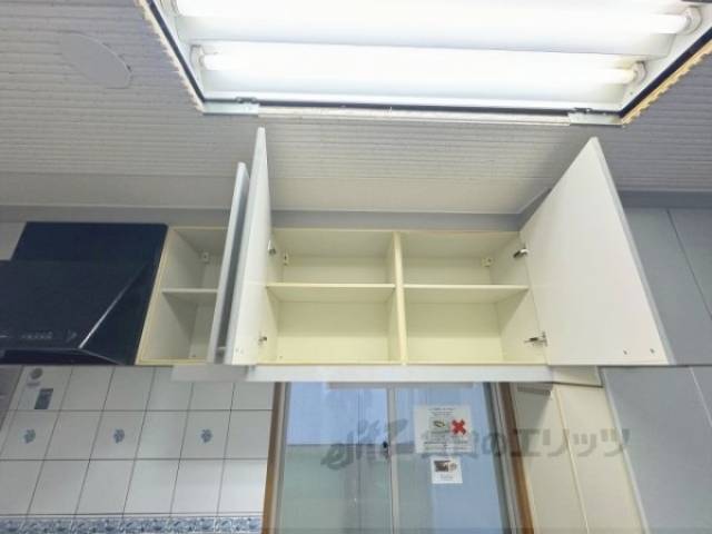 キッチン　上部収納