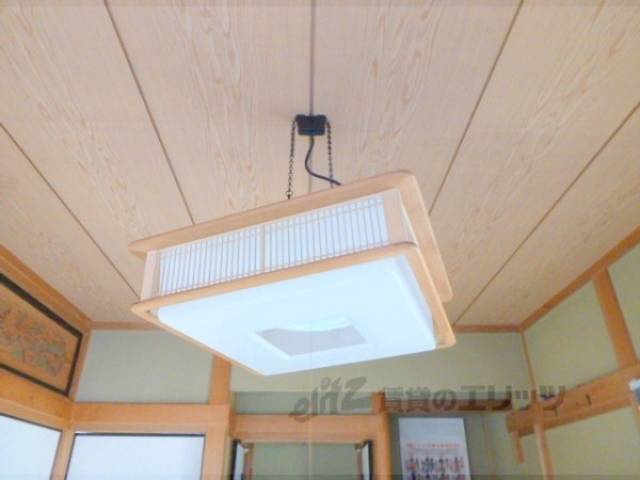 １階玄関側和室照明