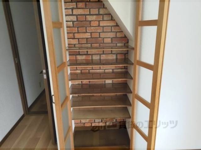 洋室　キッチン後ろ
