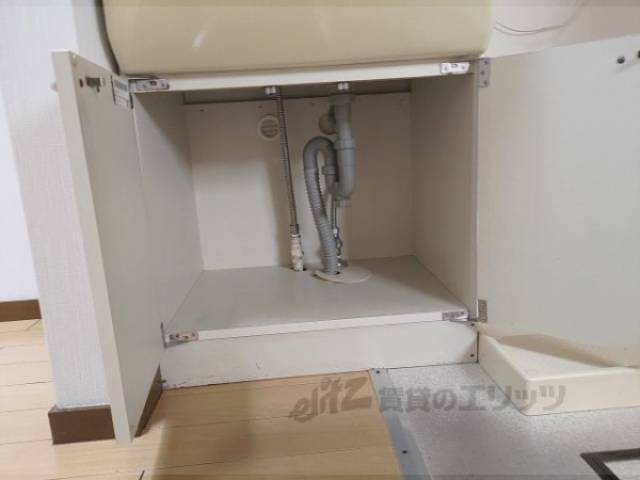 収納　洗面所下部