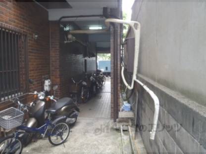 東側通路旧室外機置場