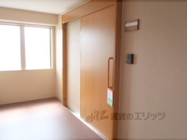 玄関　開けやすい引き戸タイプの玄関です・
