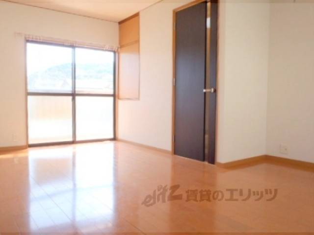 洋室　2点窓なので風通りもいいですよ・