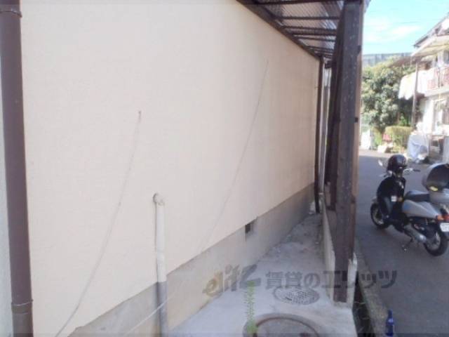 玄関横スペース　自転車置けそうですね・