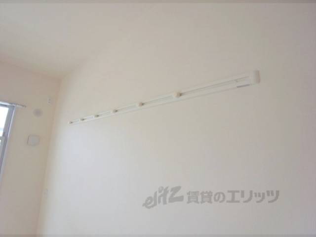 洋室内ハンガー掛け
