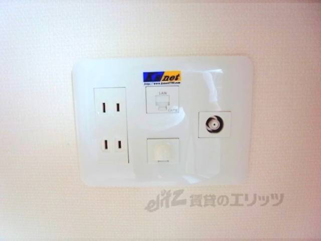 テレビ線・電話線　インターネット無料です！