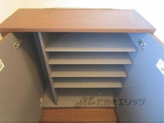 収納　玄関横収納