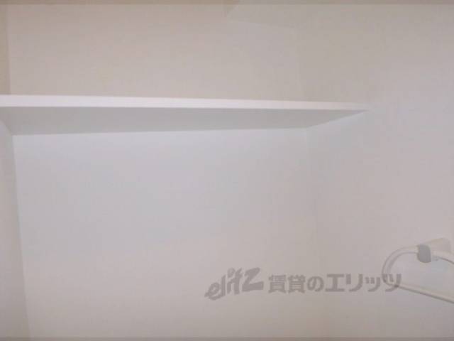 トイレ　トイレ上部棚