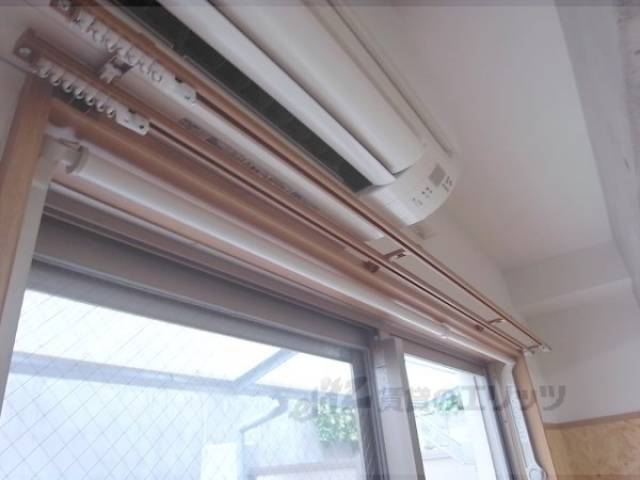 洋室　カーテンレール