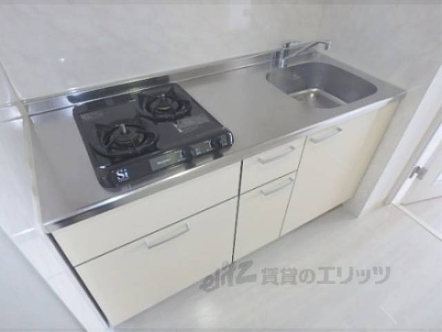 キッチン　二口コンロのシステムキッチン。