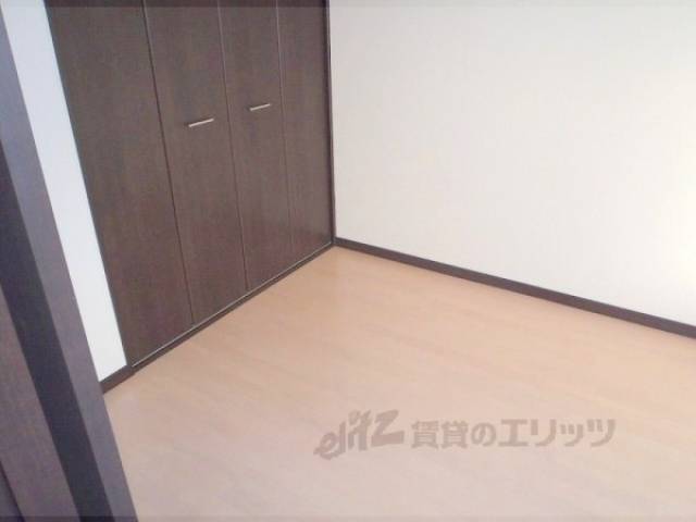 洋室　1階洋室にたっぷりの収納あり！