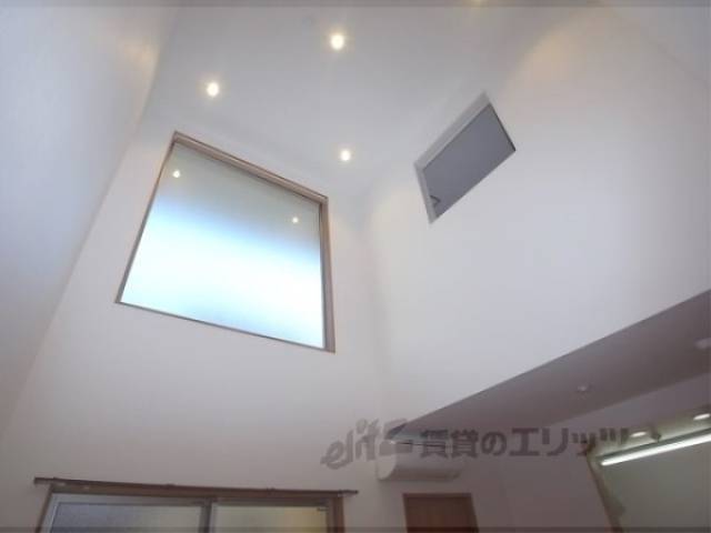 ベランダ　吹抜天井