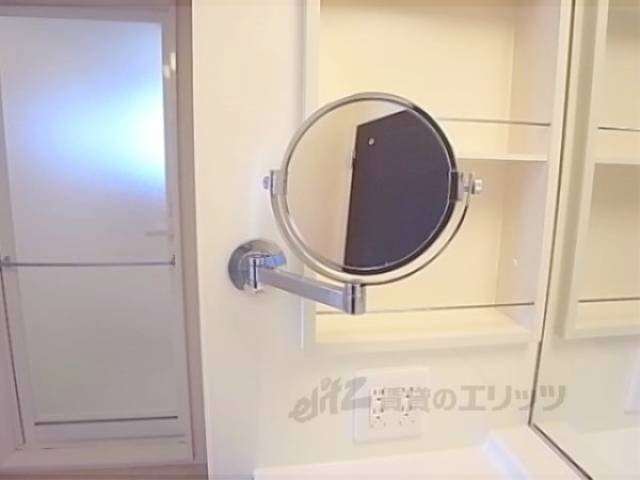 洗面所　合わせ鏡もできちゃいます。
