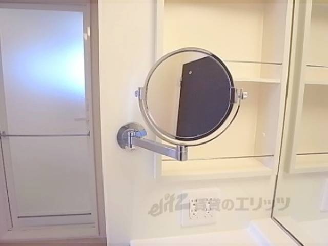 洗面所　合わせ鏡もできちゃいます。