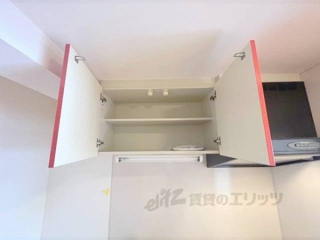 キッチン　上部収納