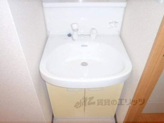 洗面所　独立洗面台　下部