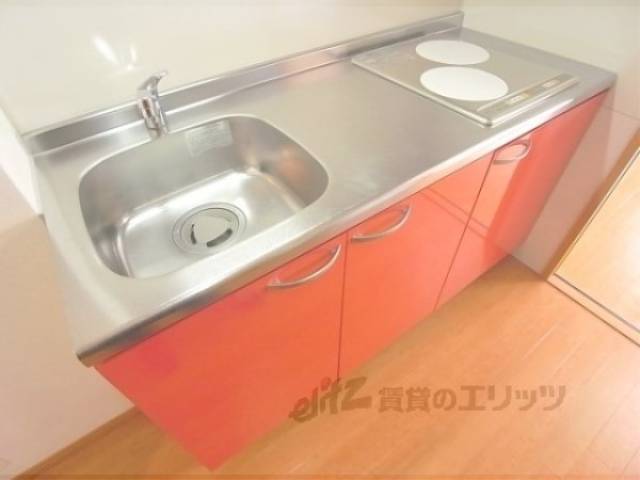 キッチン　ゆとりのあるキッチンスペースです。