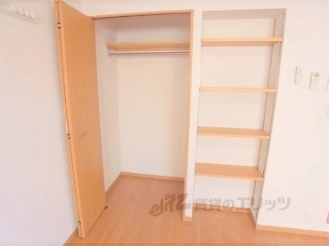 収納　ハンガー掛けがあるので嬉しいですね。