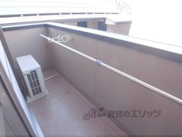 ベランダ　ゆとりがあるので使い方は自由自在です。