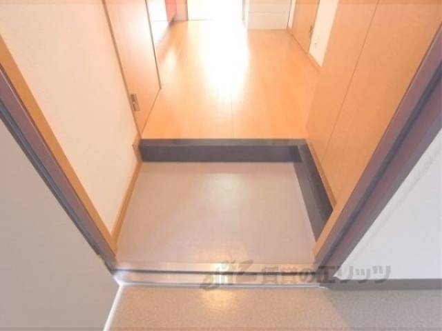 玄関　ゆとりがあるので友達が来客しても安心です