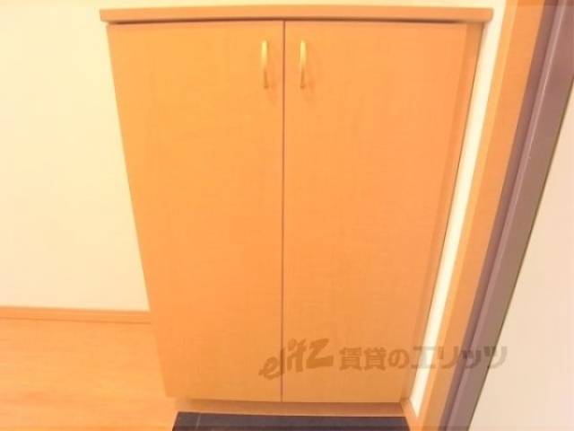下駄箱　閉じた状態です。