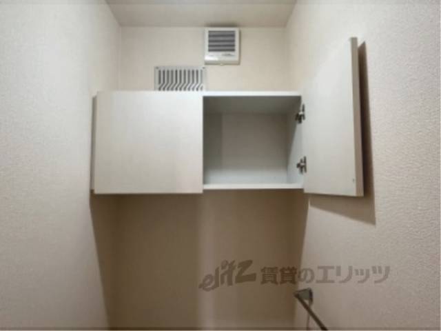 トイレ　収納上部