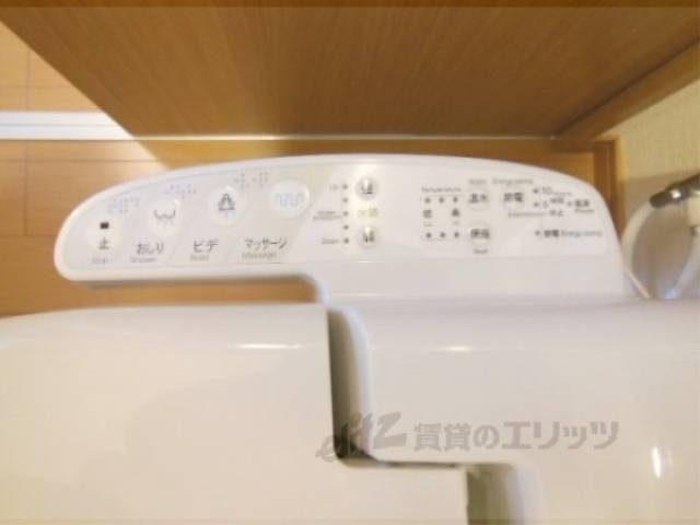 トイレ　洗浄機能がついています